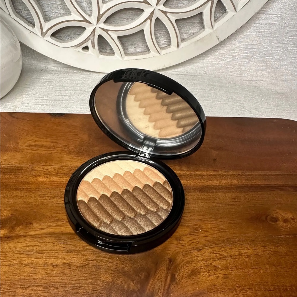 Belle by Kim Gravel Radiant Eyeshadow Palette